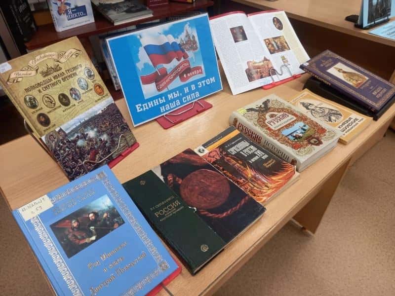 В Первоуральске прошла выставка «Россия, Родина, единство»