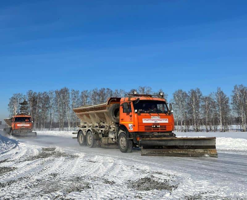 На Урале с последствиями снегопада боролись 242 единицы техники