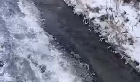 Топят людей и игнорируют просьбы: Первоуральск уже несколько дней заливает водой из колодца