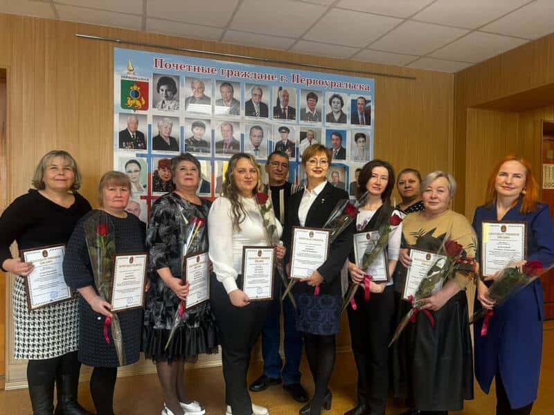 Мэр Первоуральска Игорь Кабец отметил заслуги работников библиотек, парков и школ