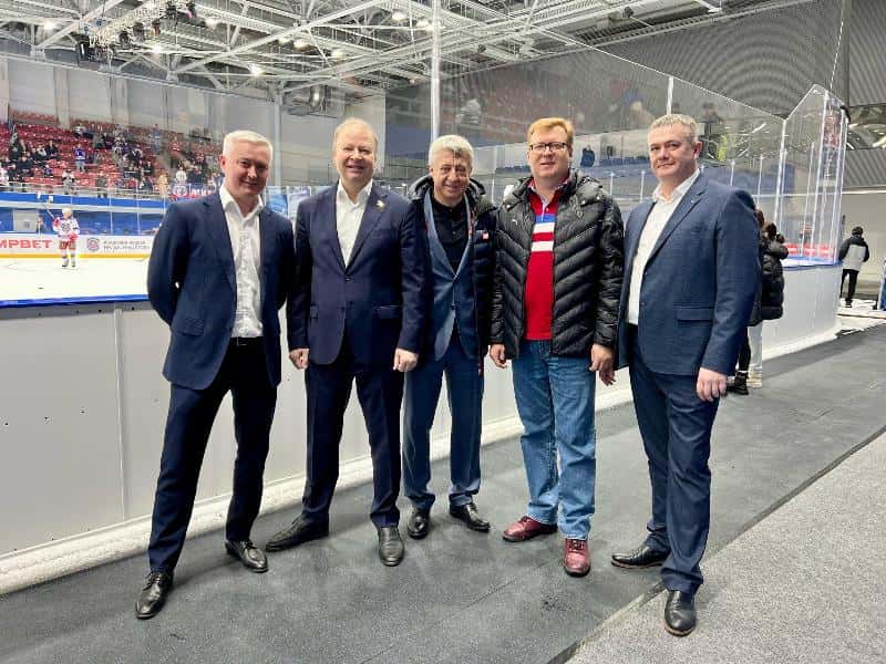 Сенатор Виктор Шептий оценил Ледовый дворец спорта в Первоуральске