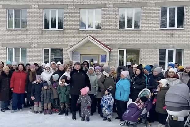Первоуральцы вышли на митинг против закрытия поликлиники