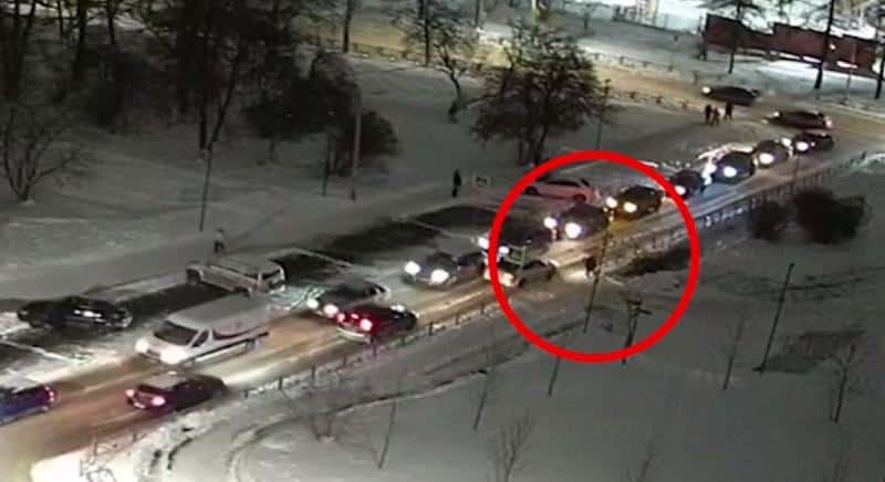 «Испугались и пошли дальше»: в Первоуральске водитель сбил детей