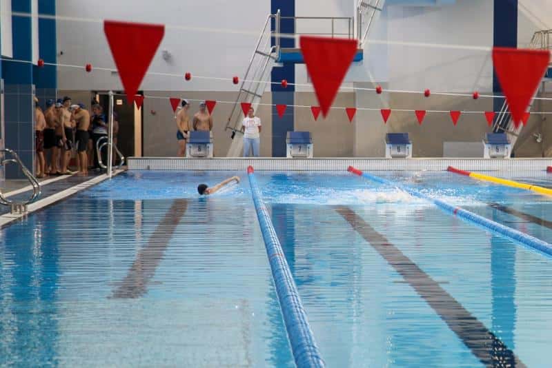 Около тридцати первоуральских школьников получат золотые значки ГТО по плаванию