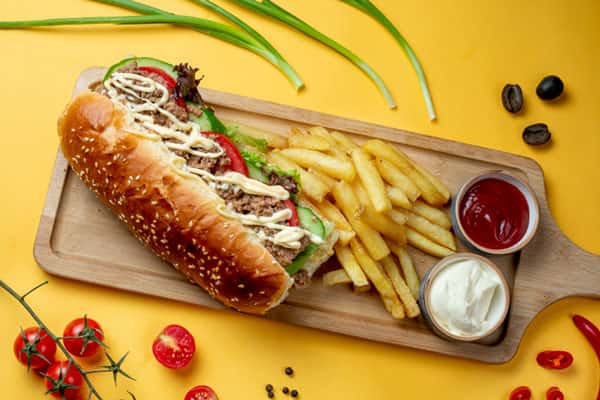 Врач Позднякова: кетчуп и чипсы могут привести к воспалению желудка у детей