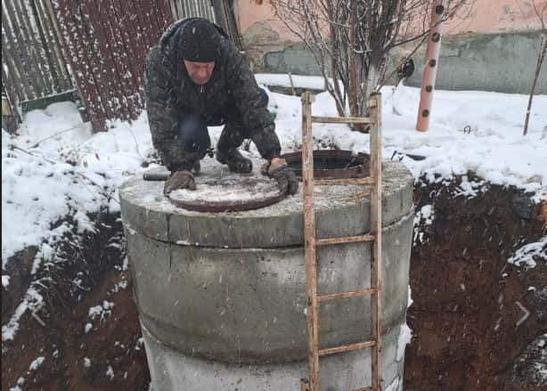 Сотрудники первоуральского «Водоканала» починили коллектор на Бажова