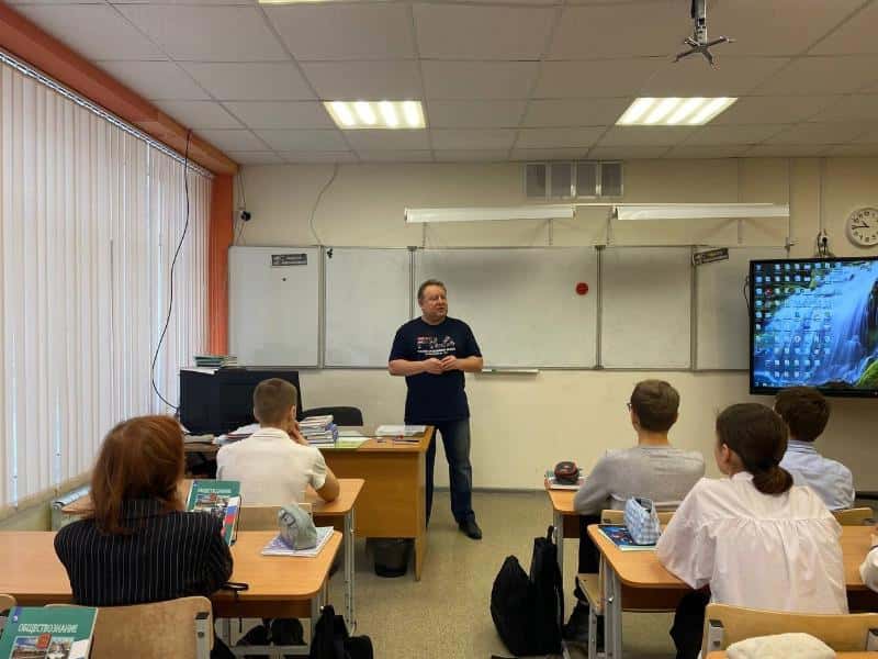 Первоуральский медик рассказал школьникам о вреде вейпов