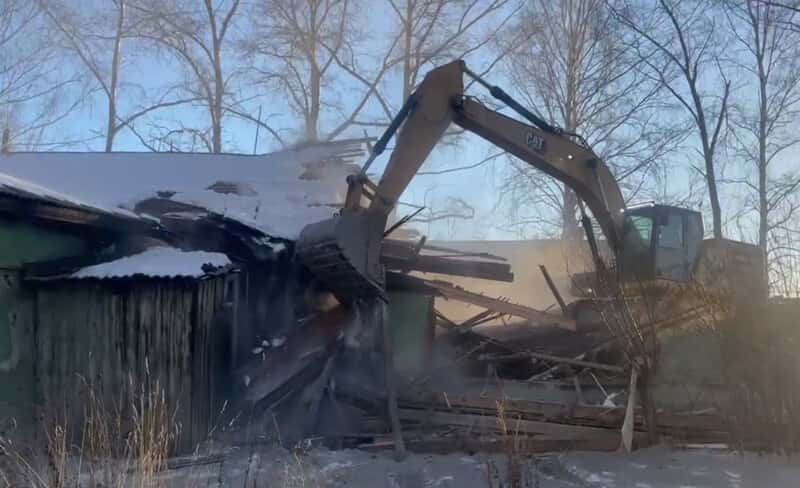 В Первоуральске снесли аварийный дом