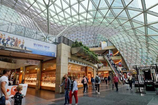 Жесткая политика Центробанка может привести к закрытию тысяч ТЦ