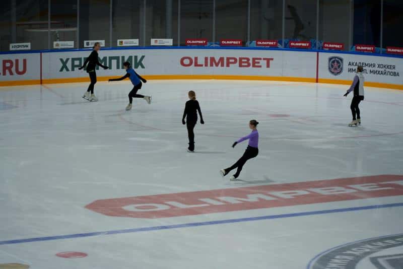 В Ледовом дворце Первоуральска прошли тренировки юных фигуристок