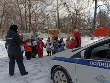 Сотрудники ГАИ Первоуральска провели акцию в Детском саду №9