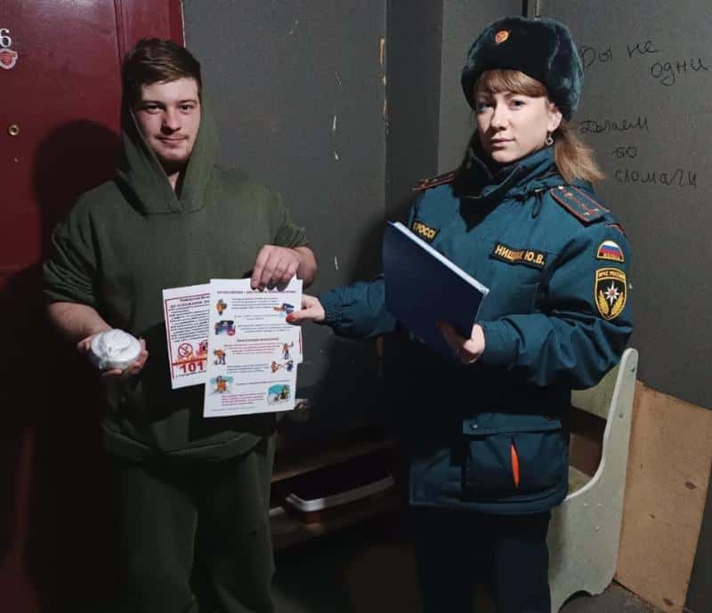 Первоуральские сотрудники госпожнадзора установили в квартирах дымоизвещатели