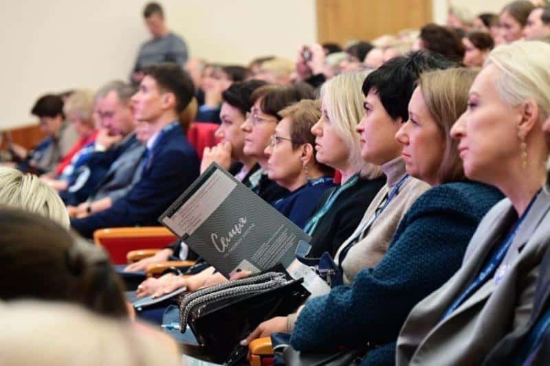 Евгений Куйвашев создал рабочую группу по реализации проекта по предотвращению социального сиротства