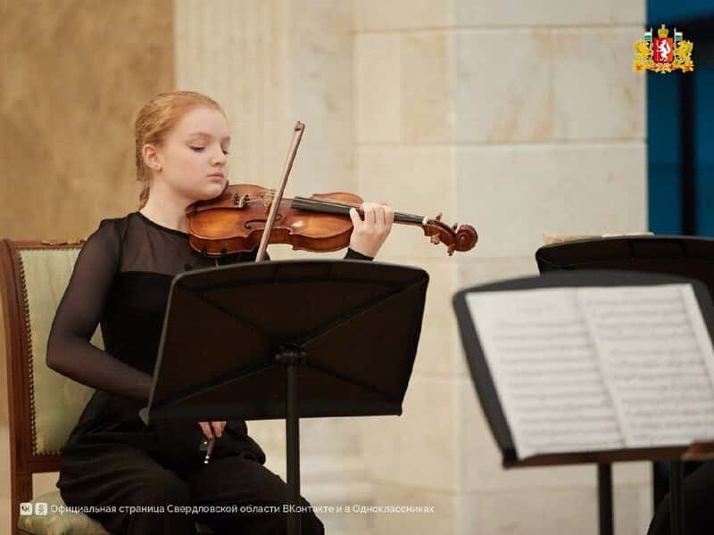 Свердловские преподаватели и ученики школ искусств получили губернаторские премии