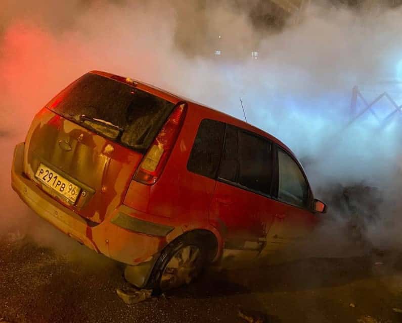 Обварили ноги в кипятке: в Екатеринбурге из-за коммунальной аварии пострадали 43 дома