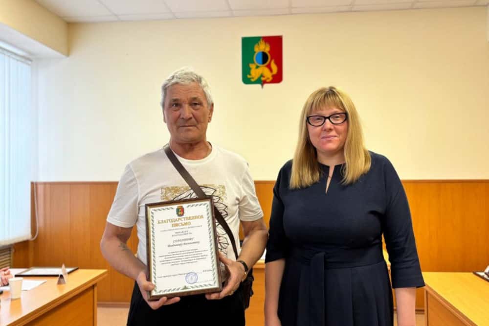 В Первоуральске руководителям предприятий вручили благодарственные письма и почетные грамоты главы города