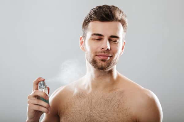 Эксперт рассказал, почему подделки популярных духов могут быть опасны для здоровья