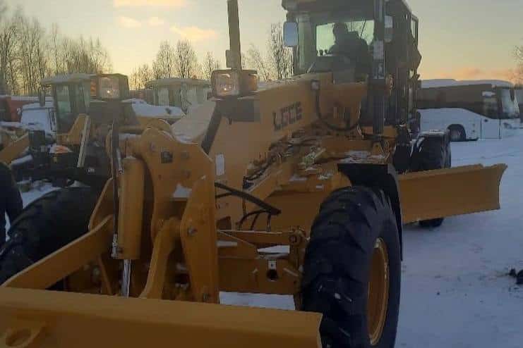 В Первоуральске появились четыре новых автогрейдера 