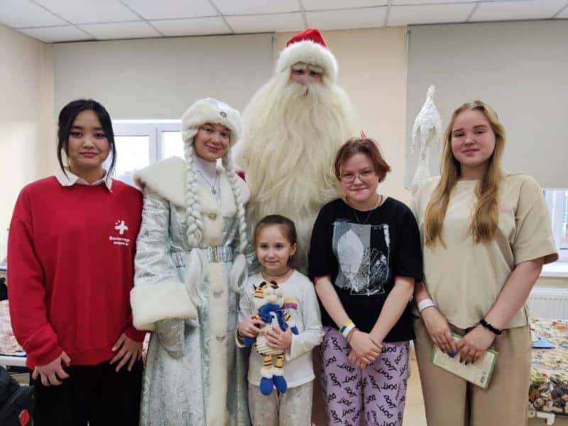 Первоуральских воспитанников реабилитационного центра для несовершеннолетних поздравили с Новым годом 