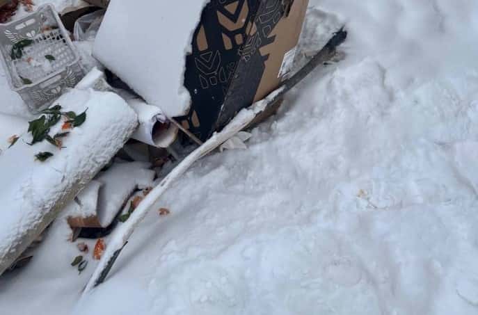 В Первоуральске прокомментировали ситуацию с оголенным кабелем на дороге