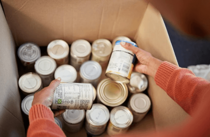 В магазинах Екатеринбурга обнаружили более 500 тонн просроченных консервов