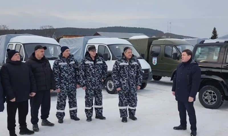 Свердловским лесным пожарным вручили ключи от новых автомобилей