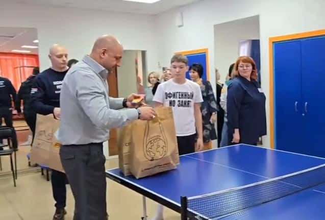 Полпред Жога посетил первоуральский Центр социальной помощи «Росинка»