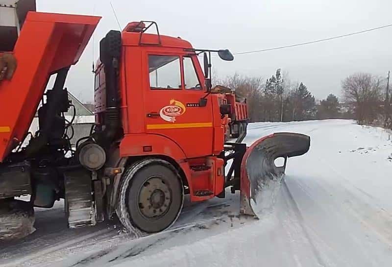 На Урале боле 400 единиц техники ликвидируют последствия снегопада