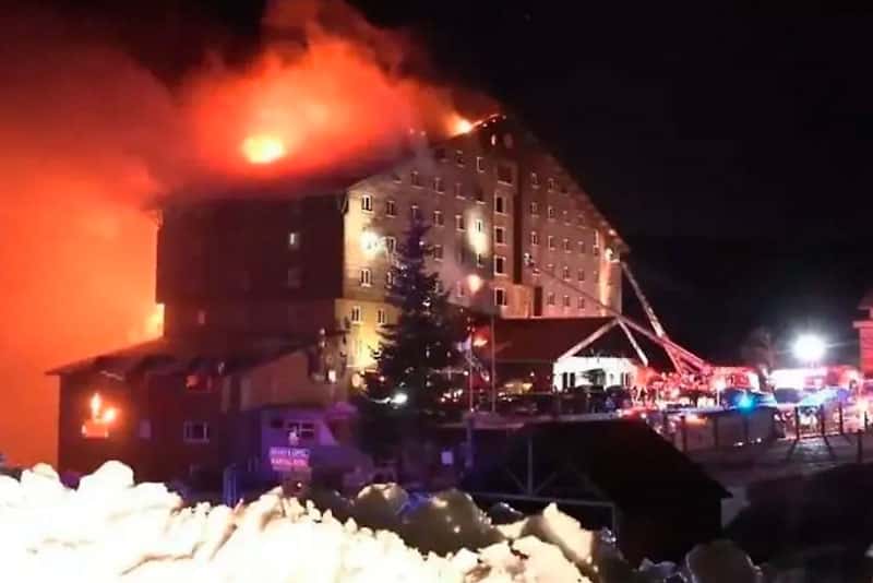 В Турции произошел крупный пожар в отеле: погибло 66 человек