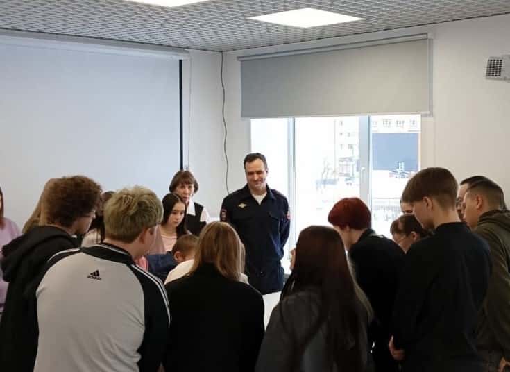 Первоуральские полицейские присоединились к акции «Студенческий десант-2025»