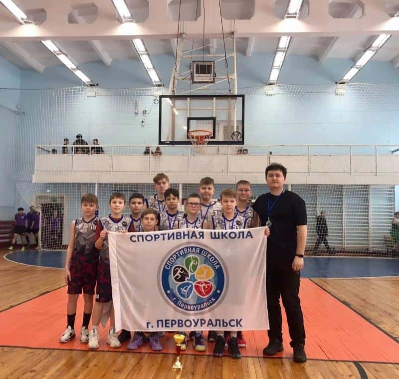 Первоуральские баскетболисты взяли первое место на Межмуниципальном первенстве