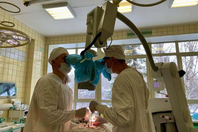 На Урале медики спасли 51-летнего мужчину из Китая после инсульта