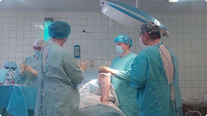 Первоуральские медики провели первую в медучреждении операцию по эндопротезированию