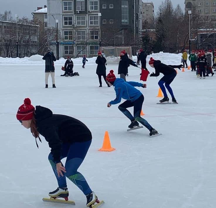 Первоуральские пожарные показали себя в конькобежном спорте