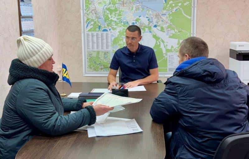 Первоуральцы обратились к депутату с просьбой решить проблему с оплатой ЖКХ