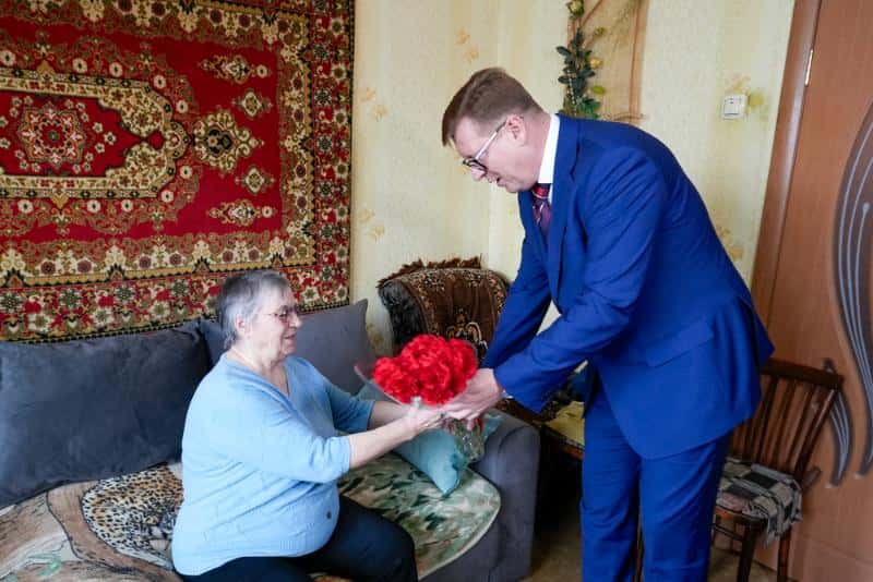 Первоуральским ветеранам вручили медали «80 лет Победы в Великой Отечественной войне»