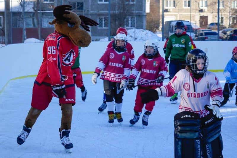 Для первоуральских хоккеистов клуб «Автомобилист» провел мастер-класс