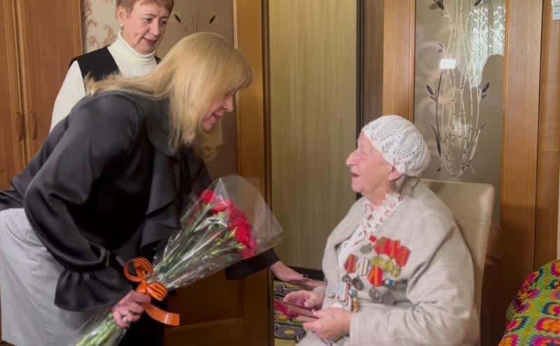 В Первоуральске вручили медали ветеранам - бывшим узникам концлагерей 