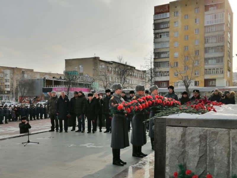 Екатеринбург почтил память афганцев: кто выступил на митинге у «Черного тюльпана»