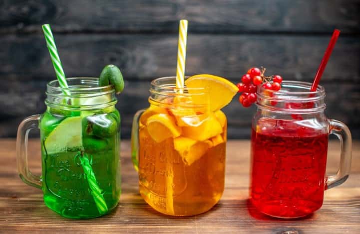 Кардиолог рассказал, к чему может привести употребление сладких напитков