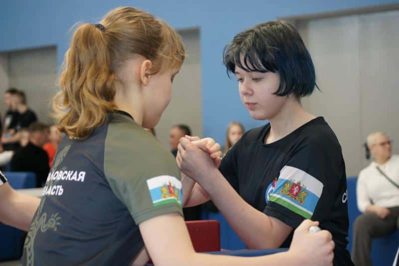 Юные первоуральцы показали себя на десятом открытом первенстве по армрестлингу