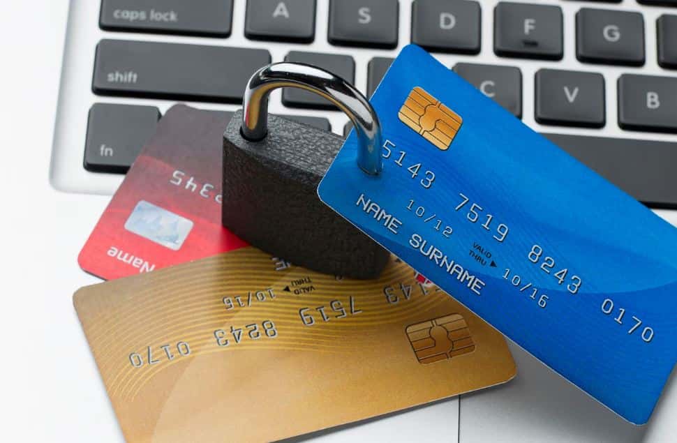 В России аферисты стали рассылать фейковые сообщения о возвращении Visa и Mastercard 