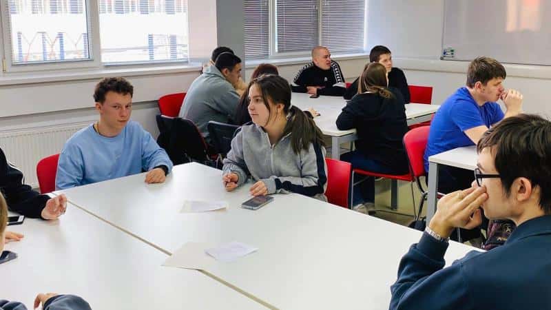 Студенты первоуральского колледжа проверили свои знания в квизе о профтехобразовании  