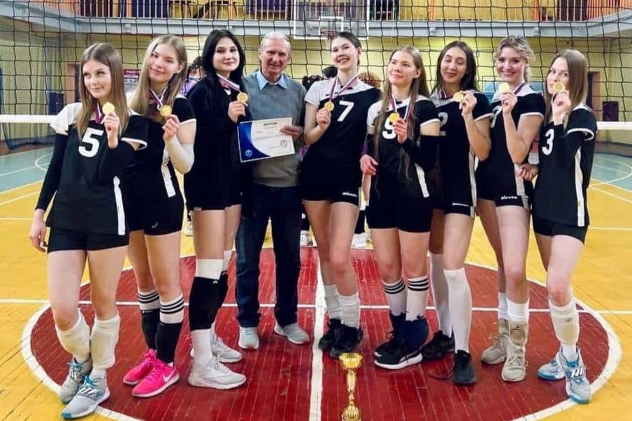 Спортсменки из Первоуральска заняли первое место на турнире по волейболу
