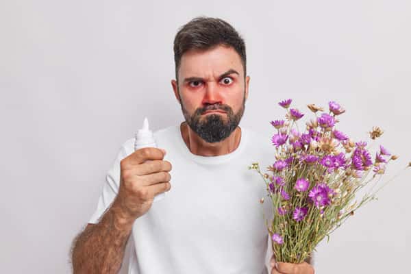 Как пережить сезон цветения: доцент Пироговского университета рассказал о борьбе с аллергией