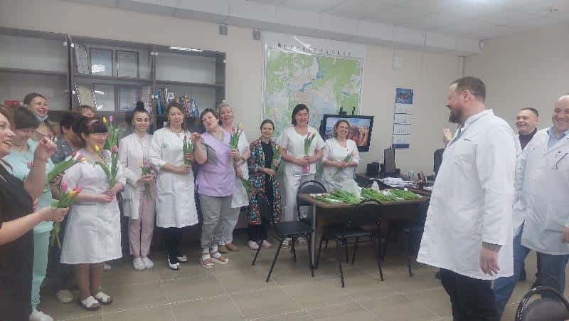 Первоуральская больница отметила 8 Марта торжественными поздравлениями и подарками
