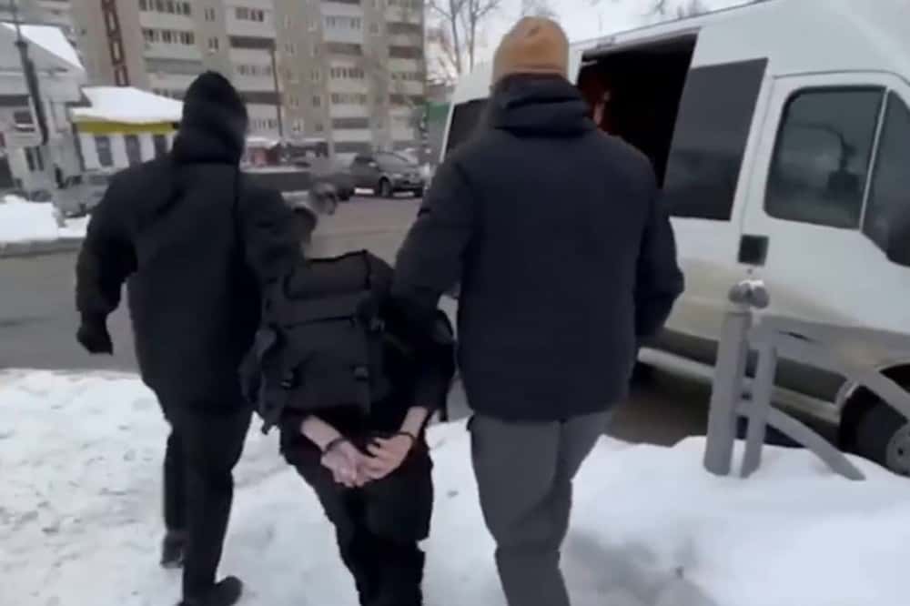 В Первоуральске задержали мужчину, который собирался отправить бомбу по почте в парфюмерном наборе 