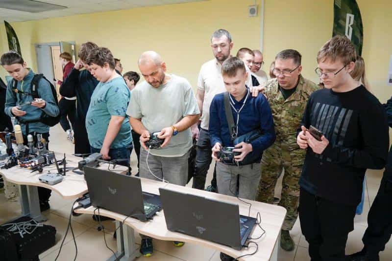 В Билимбае состоялись соревнования среди школьников по управлению беспилотниками