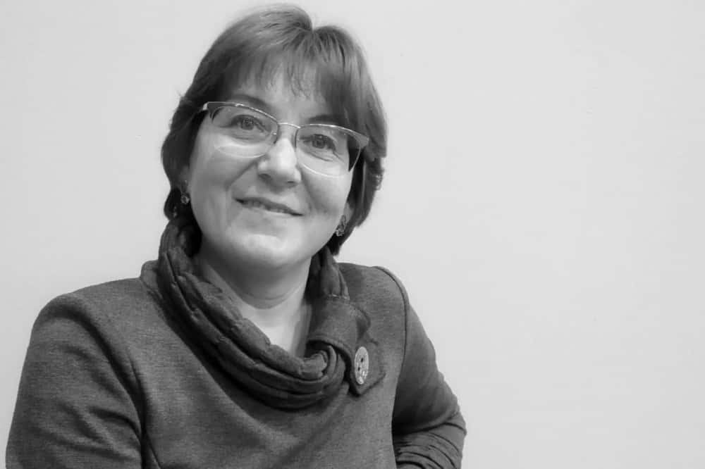 Женщину, проработавшую более 30 лет в школе под Первоуральском, убило упавшим с крыши снегом