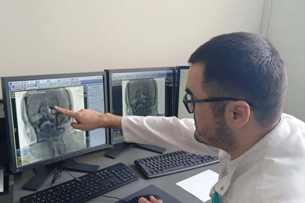 Свердловские медики спасли пенсионера от последствий инсульта с помощью новой методики